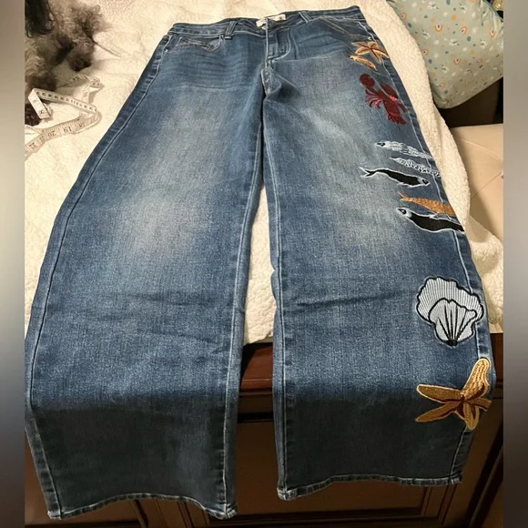High End Boutique Embroidered Denim Jeans with Lobster and Fish Design - Picture 15 of 16